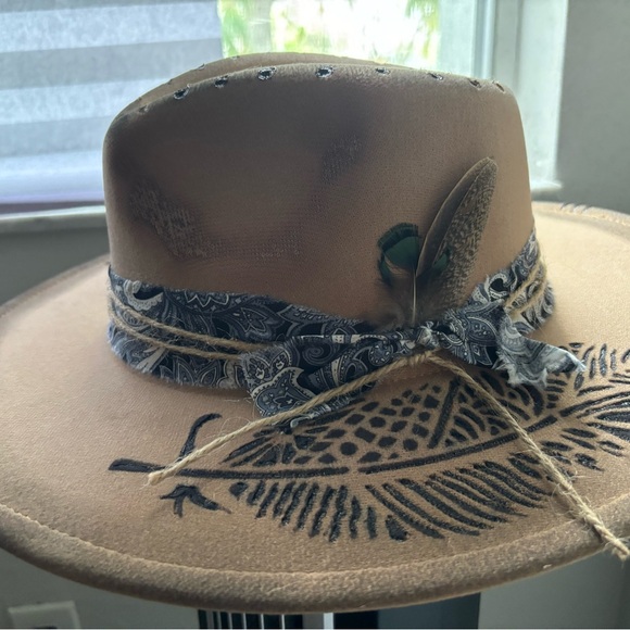 Rancher Hat with Feather Design - Picture 2 of 5